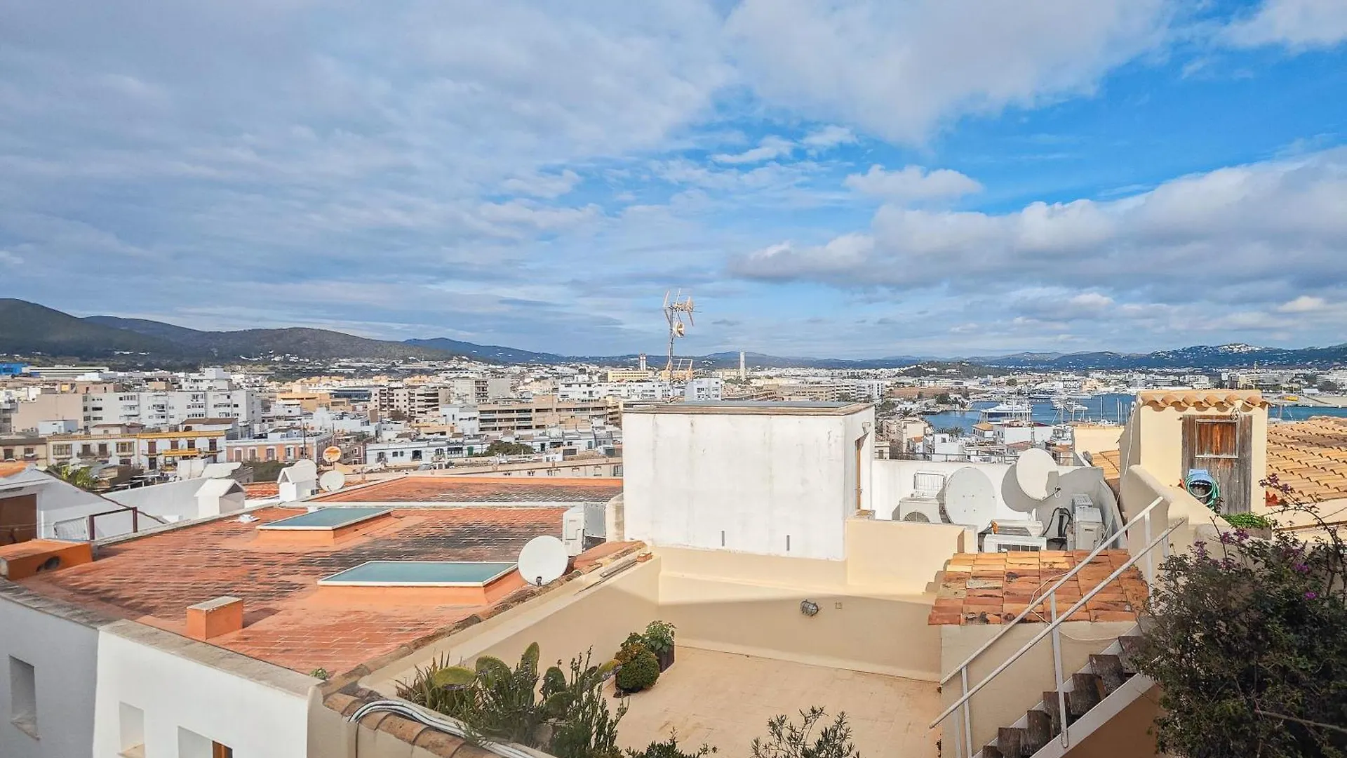 Navila Estudio En La Piscina Ibiza Town Apartment